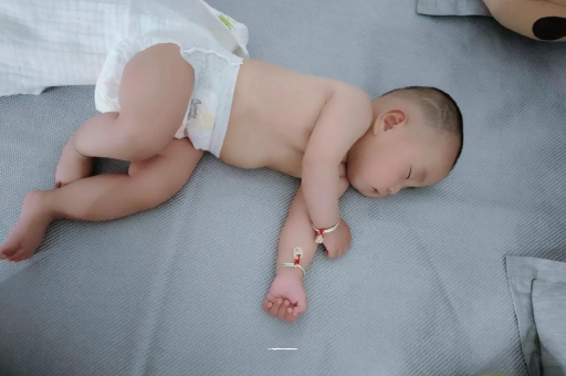 玉田三个月宝宝抬头不稳 玉田三个月宝宝抬头不稳